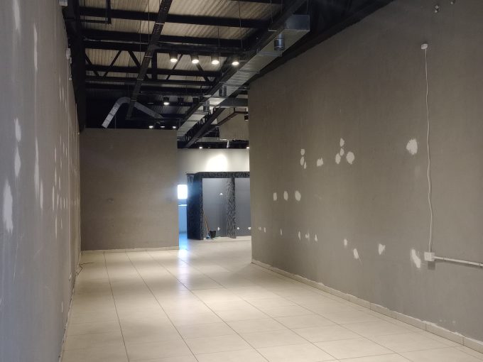 EXCELENTE LOCAL SOBRE CONSTITUCION 120 MTS + PATIO TRASERO SAN FERNANDO